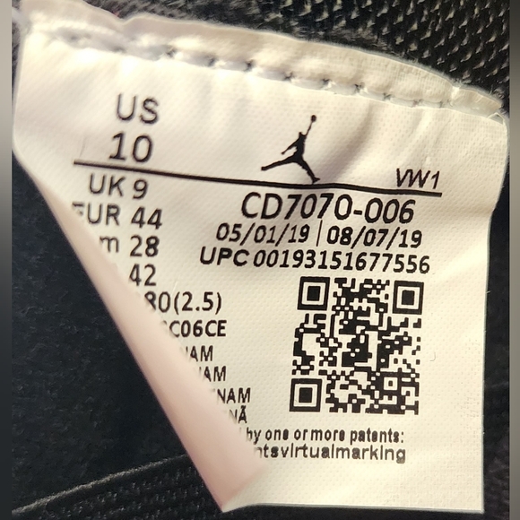 JORDAN MARS 270 'BRED'- SIZE 10- COLOR: BLK/ GYM RED - Picture 4 of 12